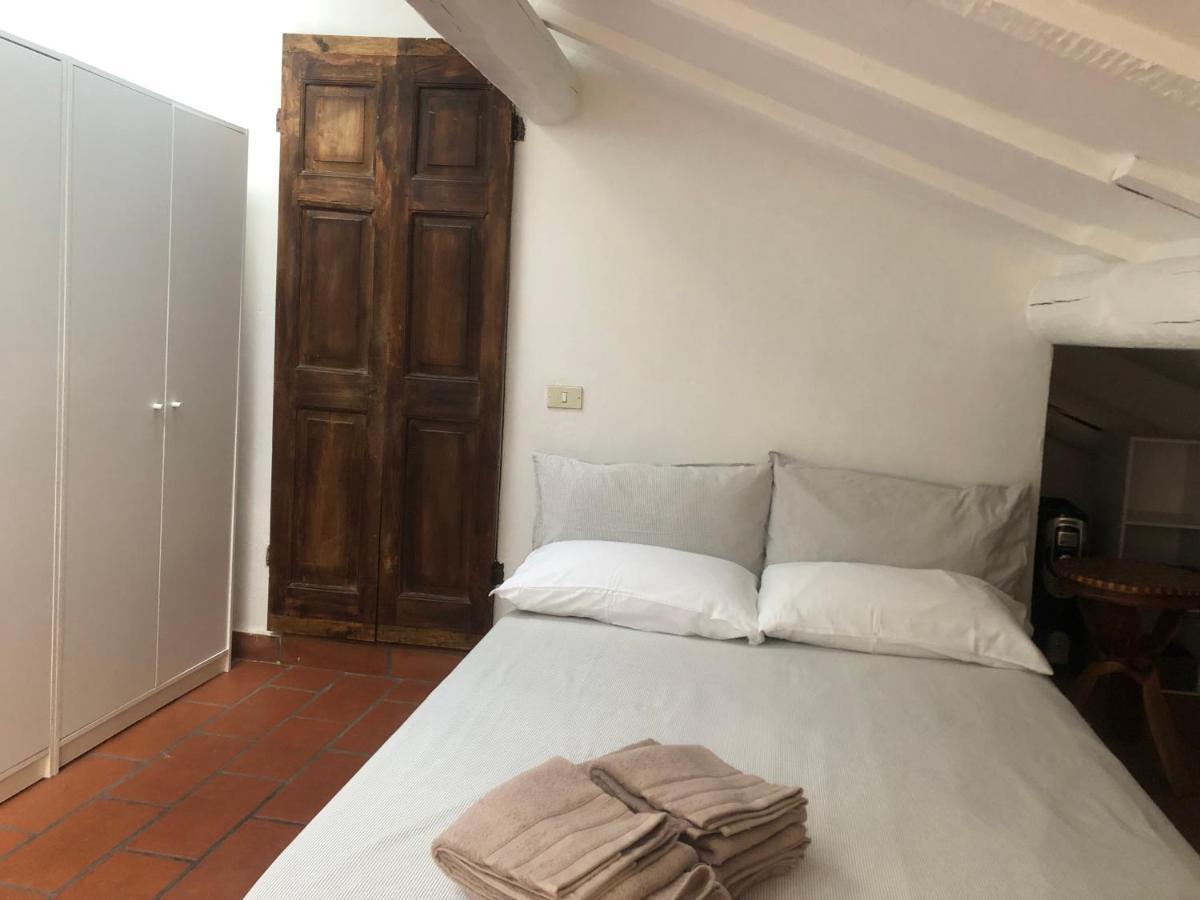 Appartement Il Tetto Fiorito Dell'isola Milaan